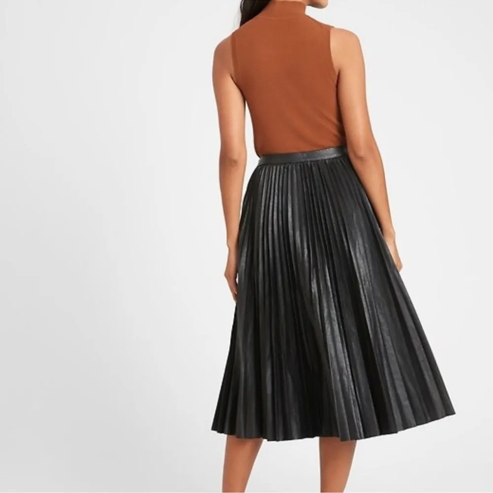 BNWT Banana Republic vegan leather pleated midi skirt - Image 2
