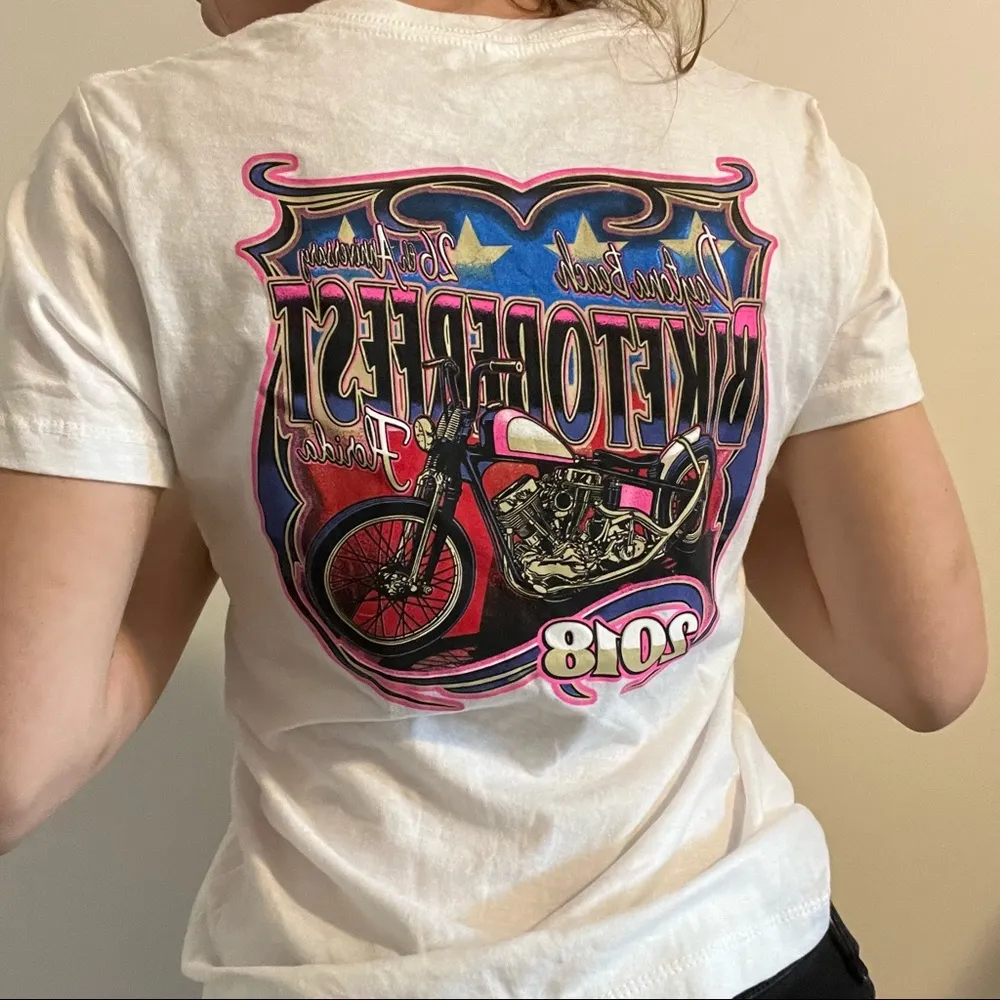 2018 Daytona Beach Biketoberfest Motorcycle Graphic Tee White Size M - Image 3