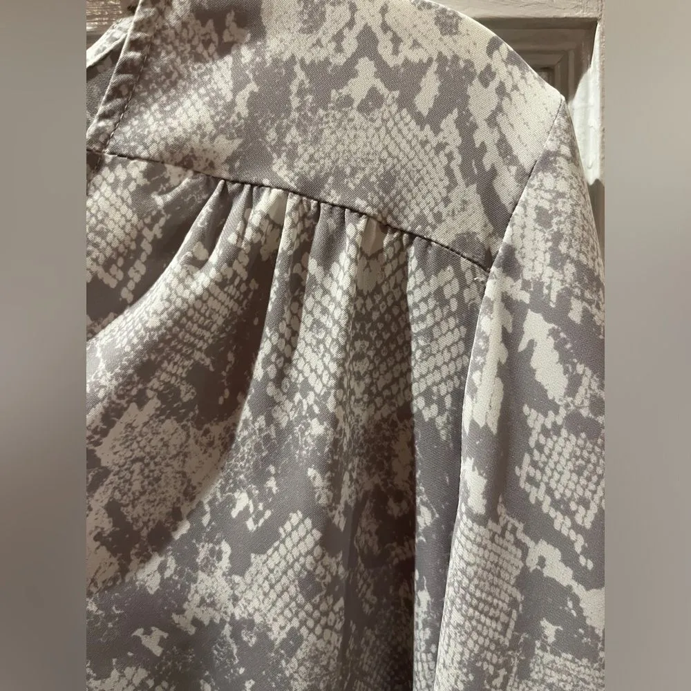 Jennifer Lopez Snake Skin Printed Self Tie Crossover Blouse Size Large - Image 12