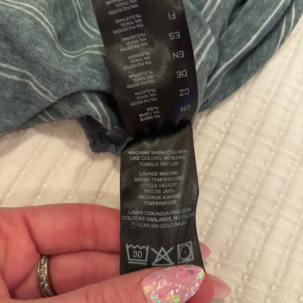 Kuhl Lisette Women's Shirt Melange Performance Fabric V-neck Striped Size Small - Image 10