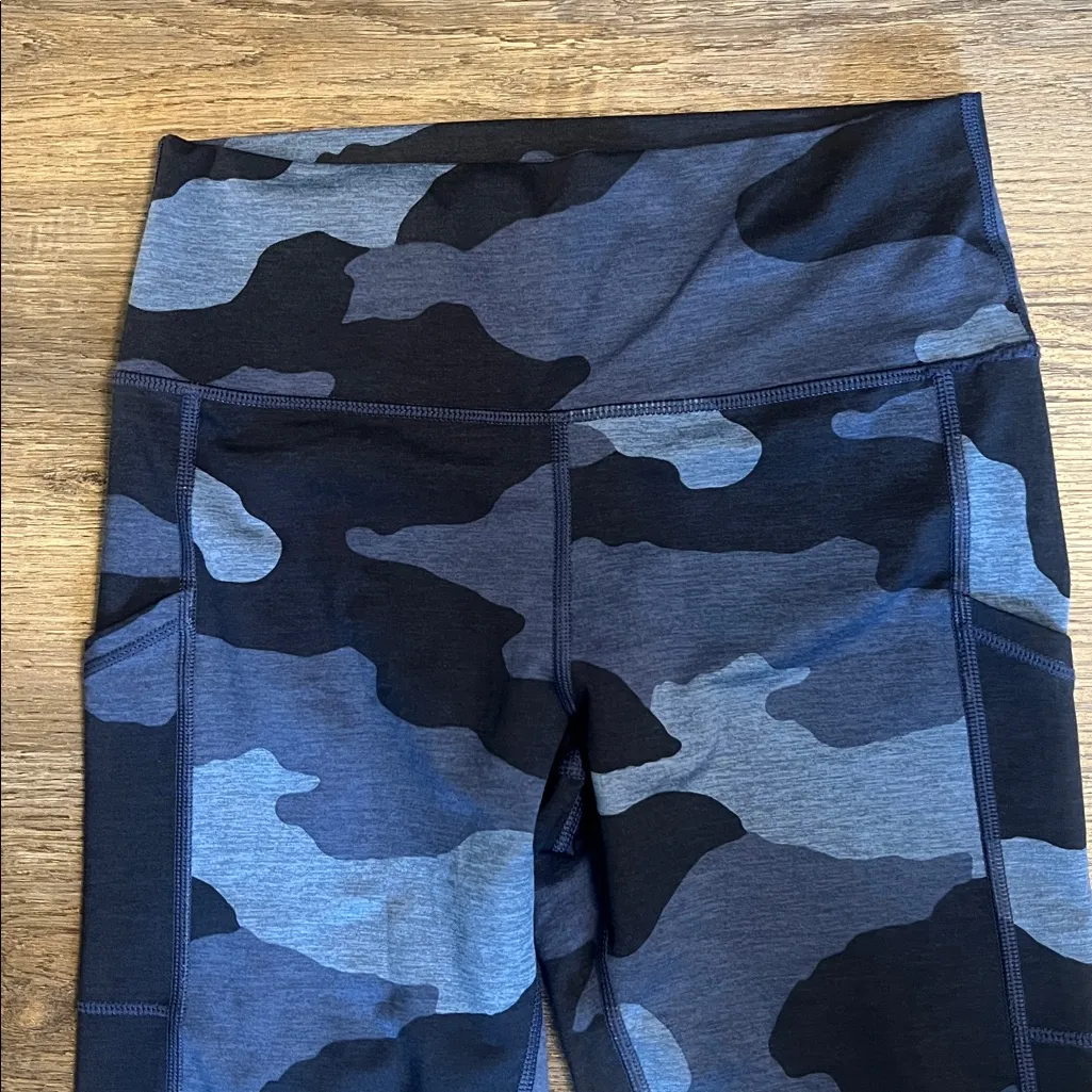 Offline by Aerie The Hugger High Rise Blue Camo Leggings w/ Side Pockets Large - Image 2
