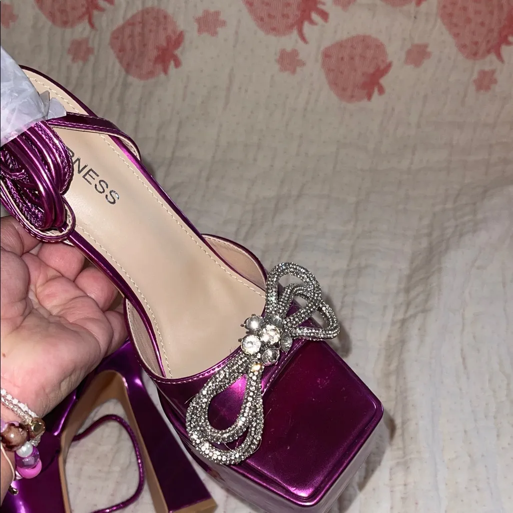 Bebe Fuchsia Platform Heels with Bow Detail Pink Size 7.5 - Image 3