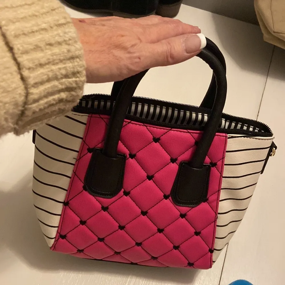 Luv by Betsy Betsy Johnson small purse - Image 5