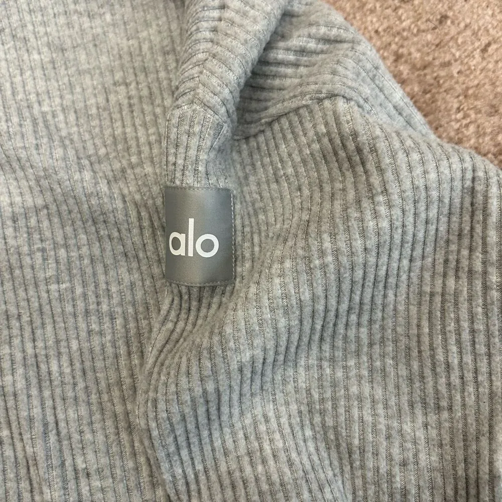 NWOT Alo Yoga Heather Grey Crop Ribbed Muse Hoodie - Image 4