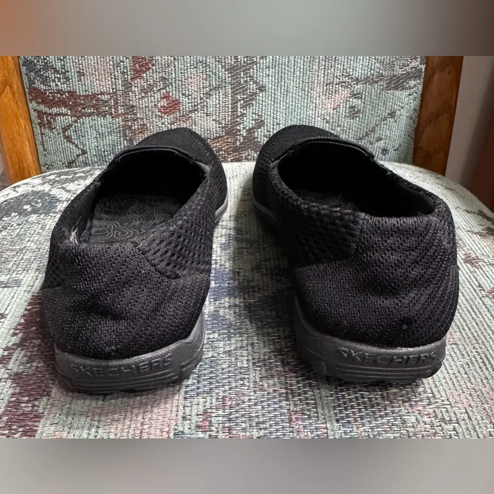 Women’s 7.5 Skechers Black Flats Slip-On Comfort Loafers - Image 3