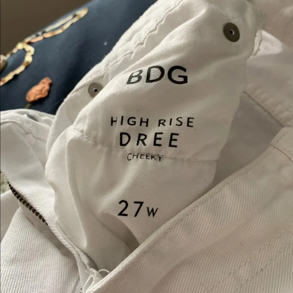 BDG White jean shorts - Image 6