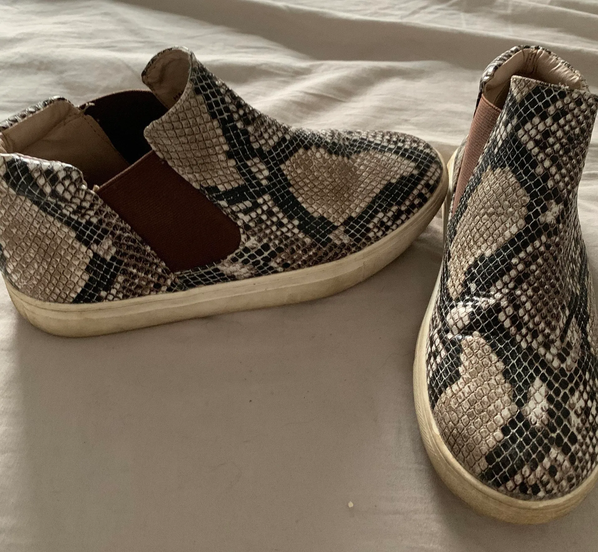 Steve Madden Snakeskin Slip-Ons - Image 6