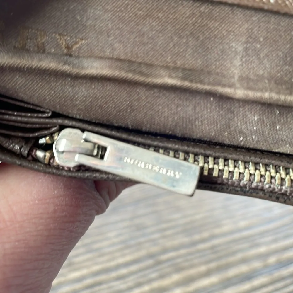 Burberry House Check Continental Wallet - Image 14