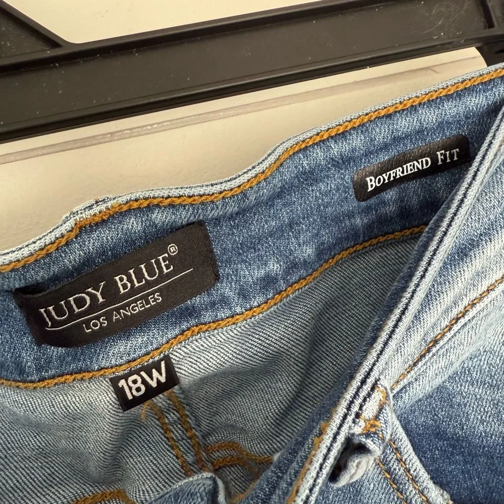 Judy Blue Women’s 18W Boyfriend Fit Stretchy Distressed Jeans - Image 2