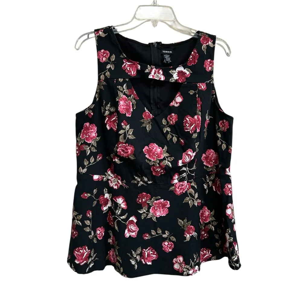 Torrid Blouse Top Size 2X Black Floral Fit And Flair Key Hole Top Sleeveless - Image 3