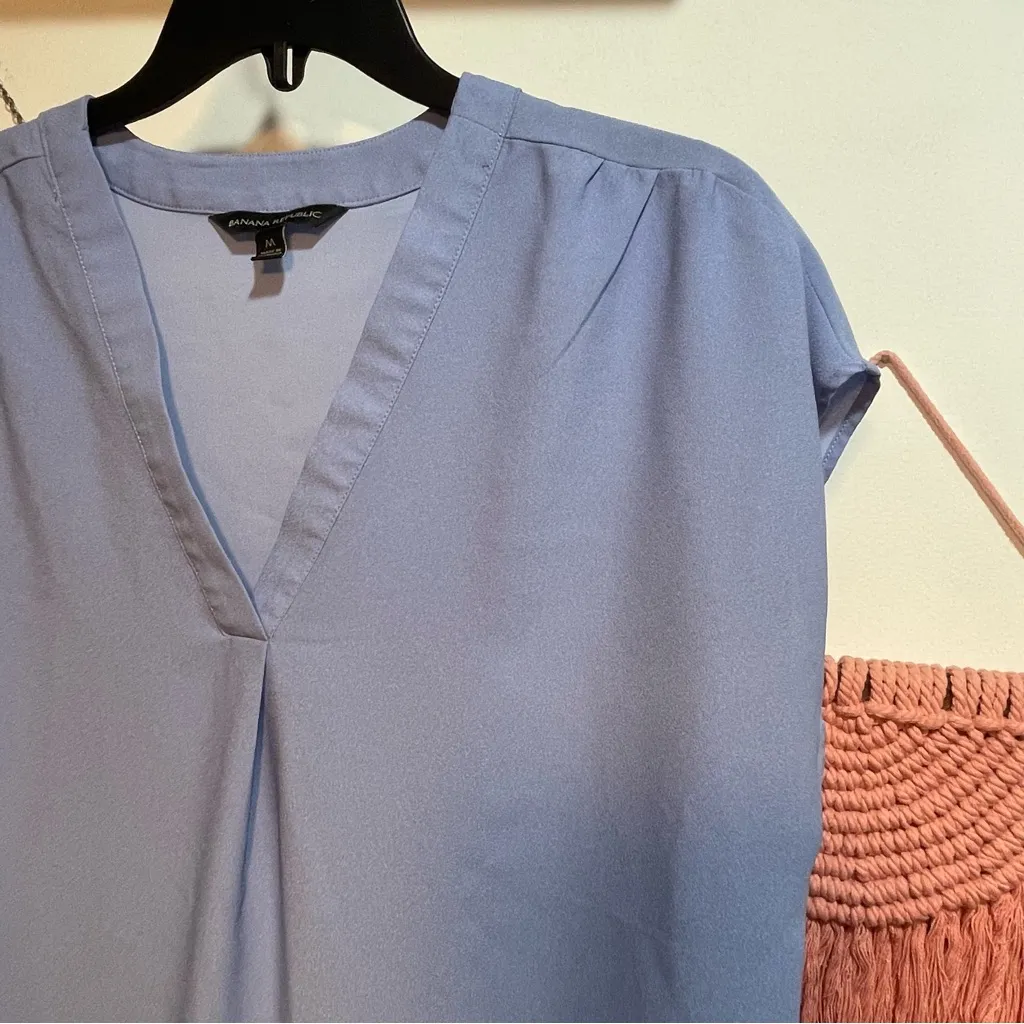 Banana Republic Blouse Elegant Blue Women's M Top Cap Sleeve Pleated V Neck - Image 4
