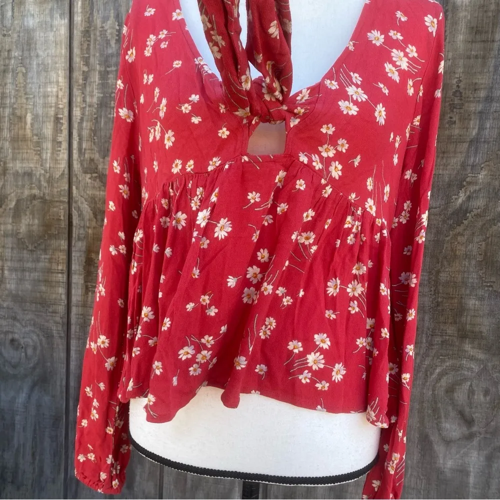 American Eagle Outfitters Red Floral Boho Flowy Crop Blouse Size S - Image 2