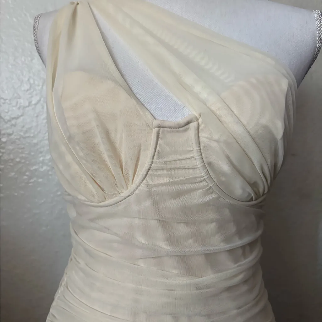Le Lis Cream One-Shoulder Dress - Image 3