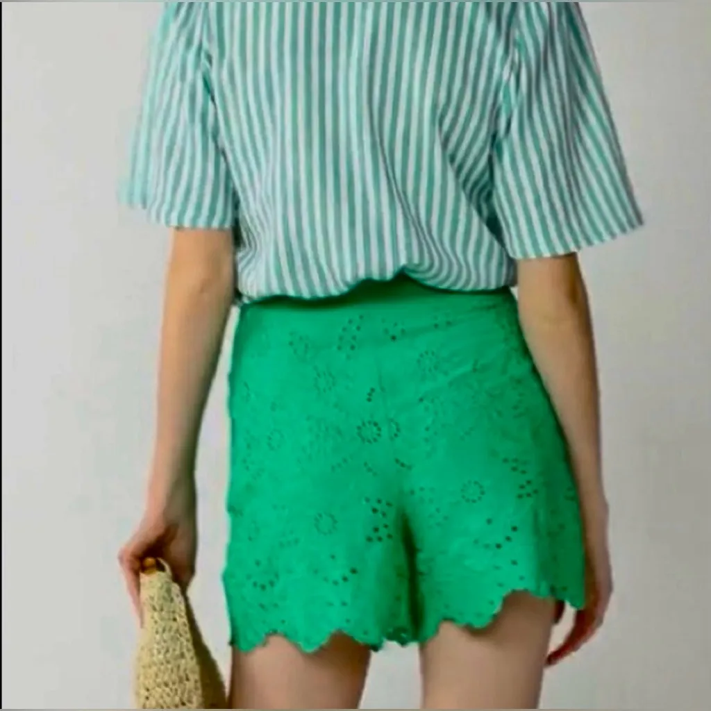 Draper James RSVP Embroidered Eyelet High Waist Scallop Hem Shorts Green Size 4 - Image 2