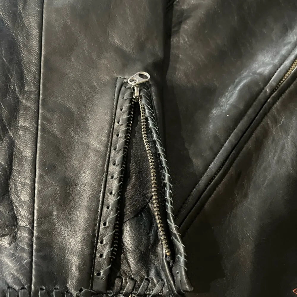 Black Leather Jacket with Floral Design Size L - Image 7