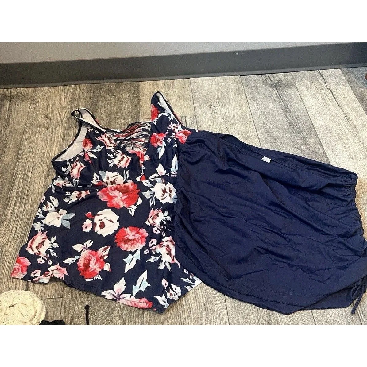 Navy Blue Floral Womens Bathing Suit Top is 4XL Bottom is 22W Skirt Tankini Size 4X - Image 10