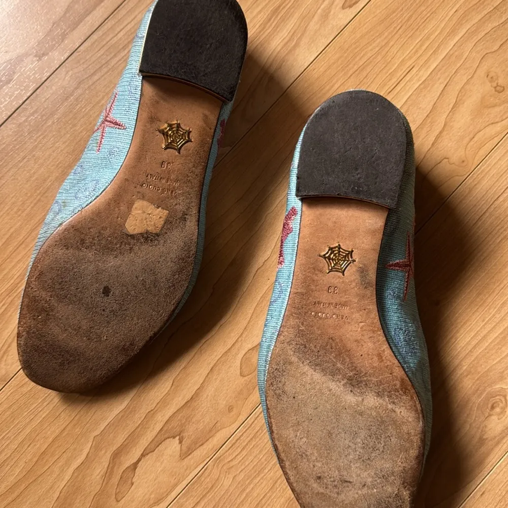 Elegant Shell Embroidered Loafers - Blue and Pink - Image 8