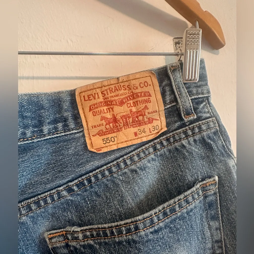 Levis Distressed Shorts in Dark Blue Wash Sz30 - Image 4