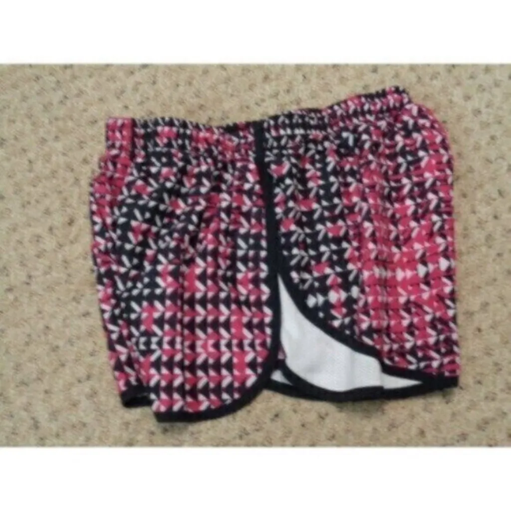 NEW Under Armour women's medium (semi-fitted) blk/white/pink Heatgear shorts - Image 4