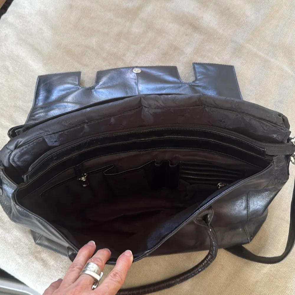 Catwalk collection leather handbag in a Black tote or laptop / overnight bag Black - Image 5