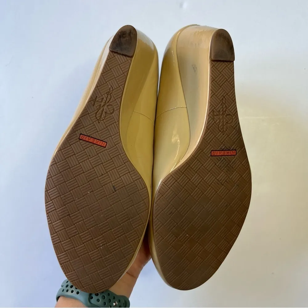 Cole Haan Nude Closed Toe Wedge Heel Shoes 7.5 - Image 4