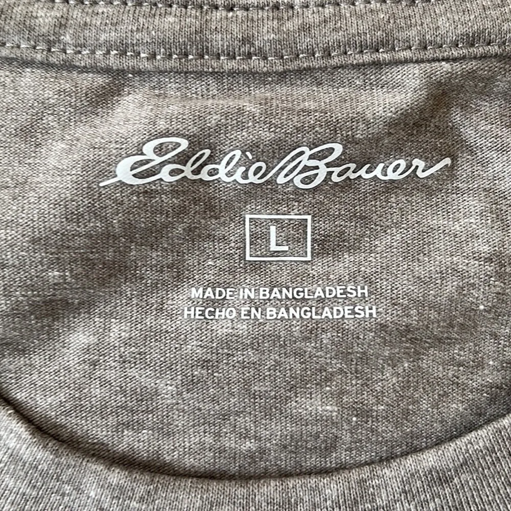 Eddie Bauer Men’s short sleeve Basic Tee in heather gray size Large - Image 4