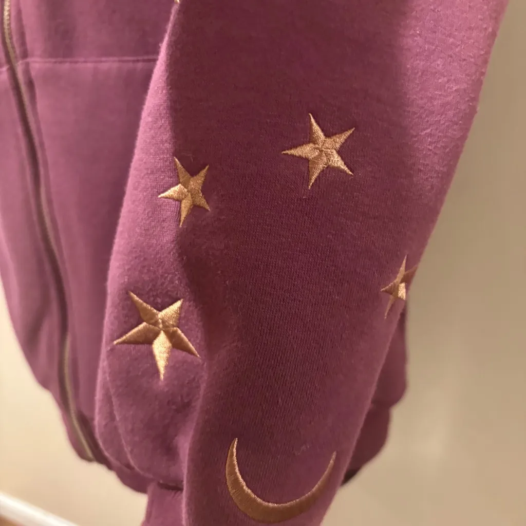 Beyond and lost NYC moon and star embroidery zip up hoodie size S Purple - Image 3