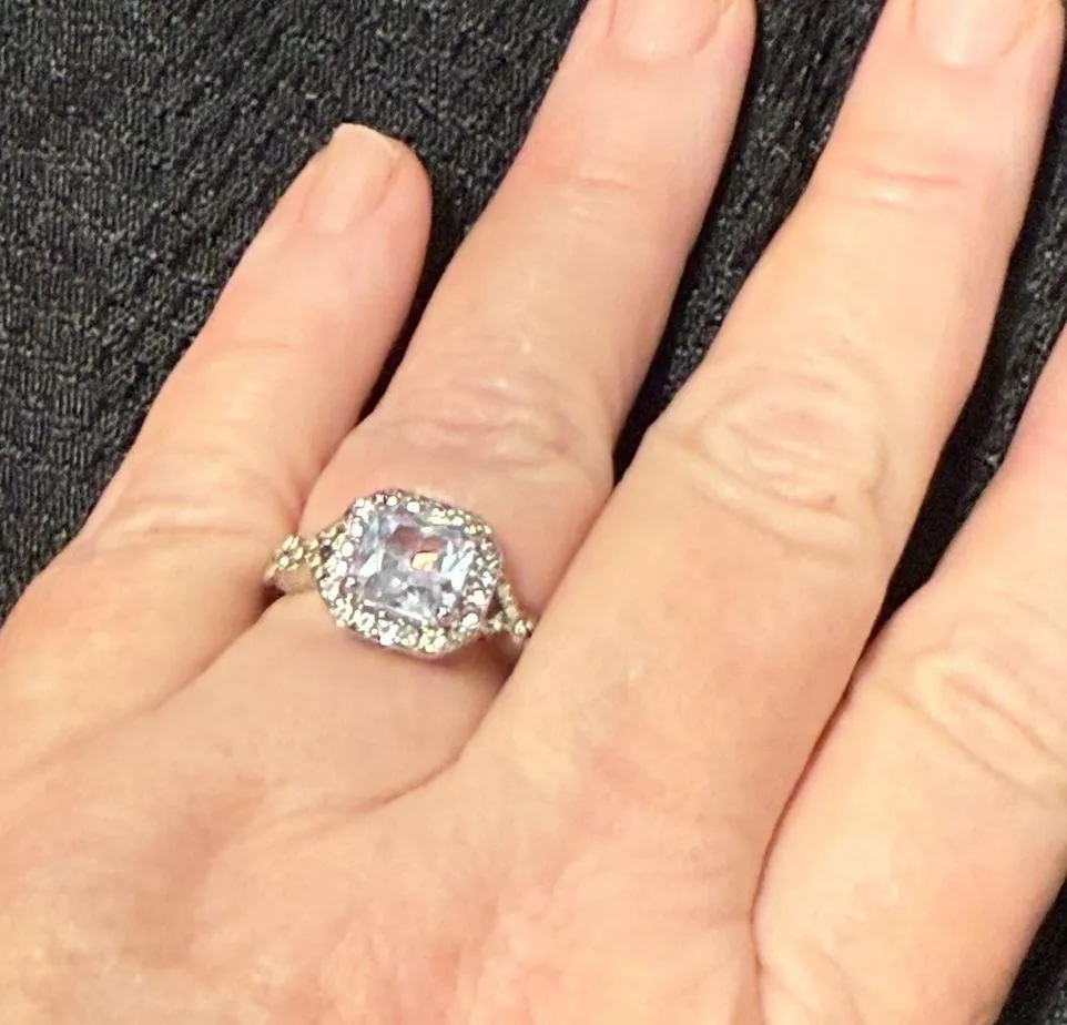 Elegant Silver plated Princess cut Women's Ring size 9 - Image 3