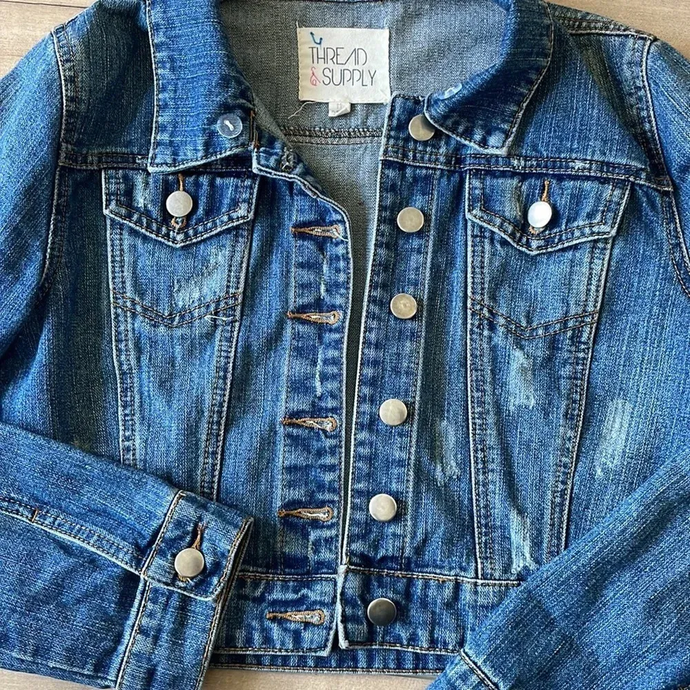 THREAD & SUPPLY BLUE CROPPED DENIM JACKET Sz M Size M - Image 2