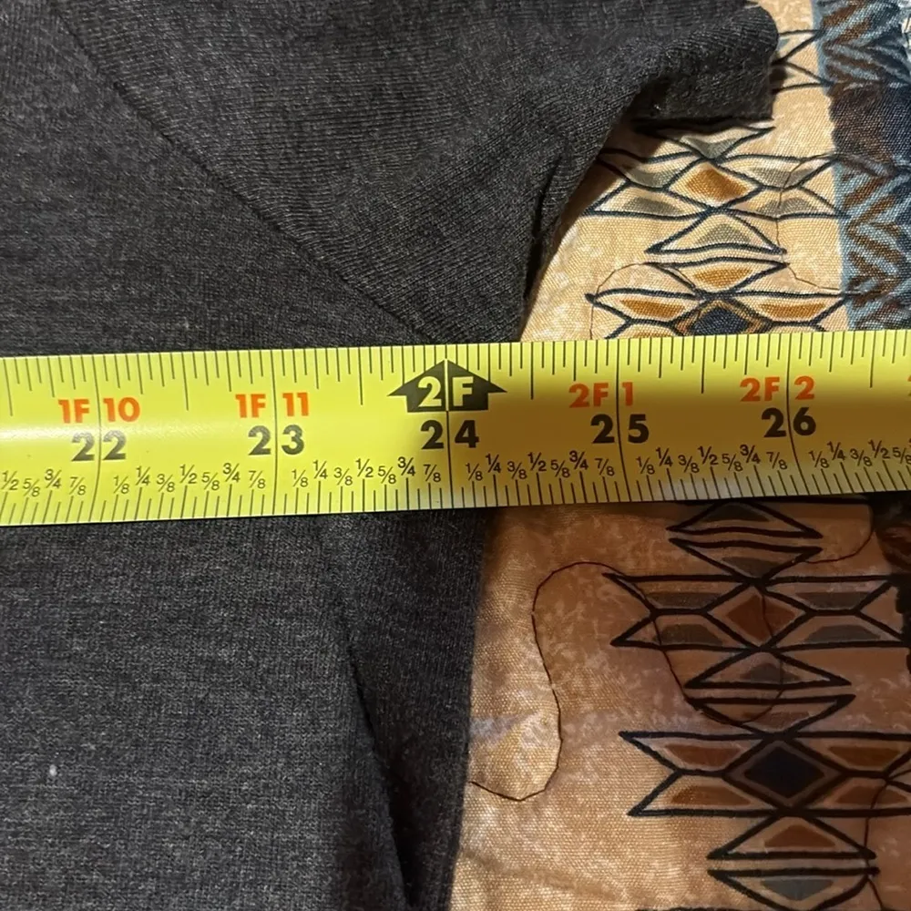 Lady Footlocker Women’s vneck t shirt gray Used good condition size 3xl - Image 4