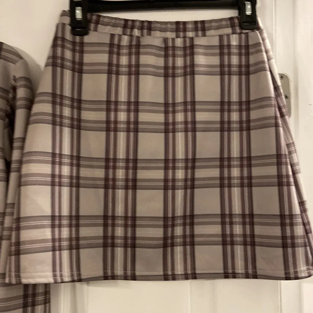 Pretty Little Things US size 8 two pieces skirt and jacket see measurements - Image 5