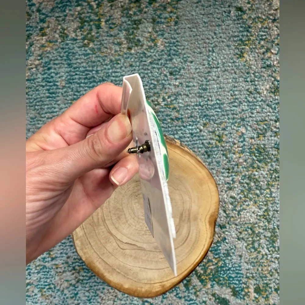 Vintage NOS etcetera green swirl abstract enamel pierced square lobe earrings - Image 5