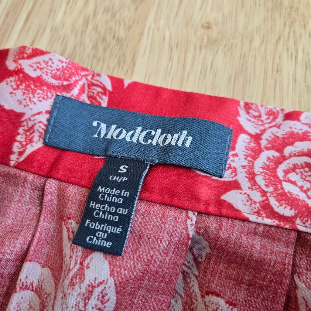 Modcloth Red Floral A Line Retro Skirt size small - Image 3