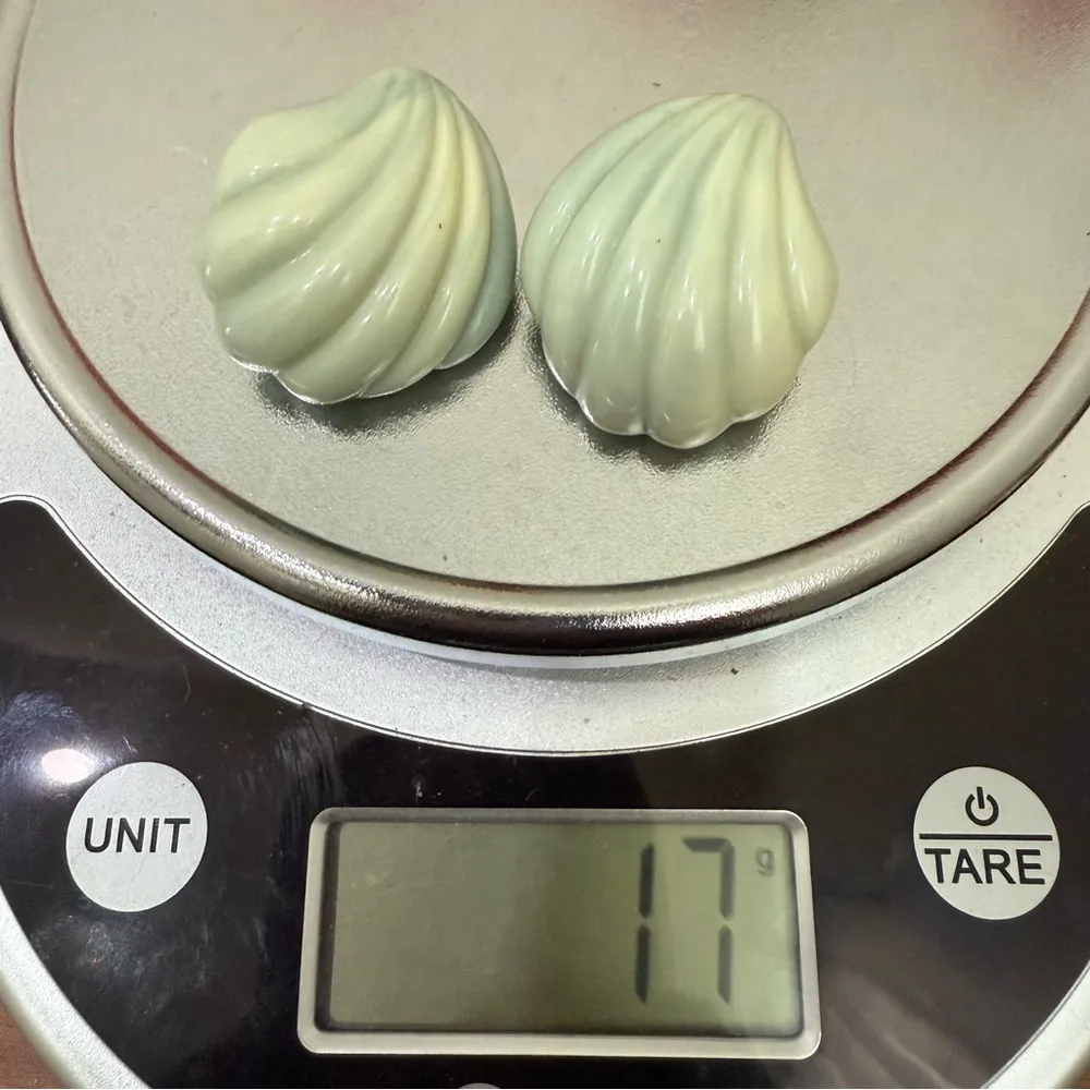 Vintage TRIFARI Light Green Scalloped Shell Lucite Statement Earrings 17g. - Image 3