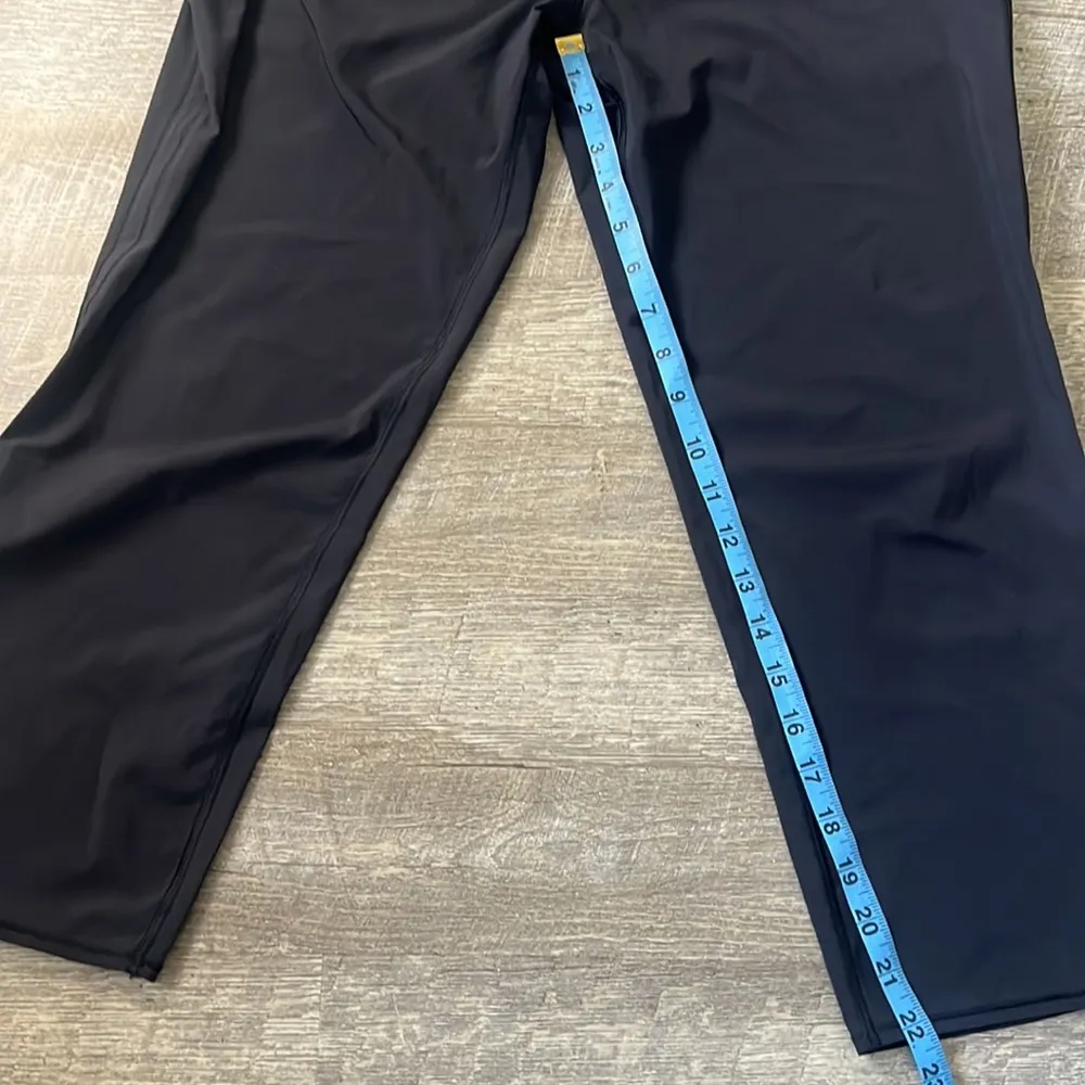 Lululemon Athletica Keep It Classic Cropped Black Athletic Pants Size 4 - Image 3