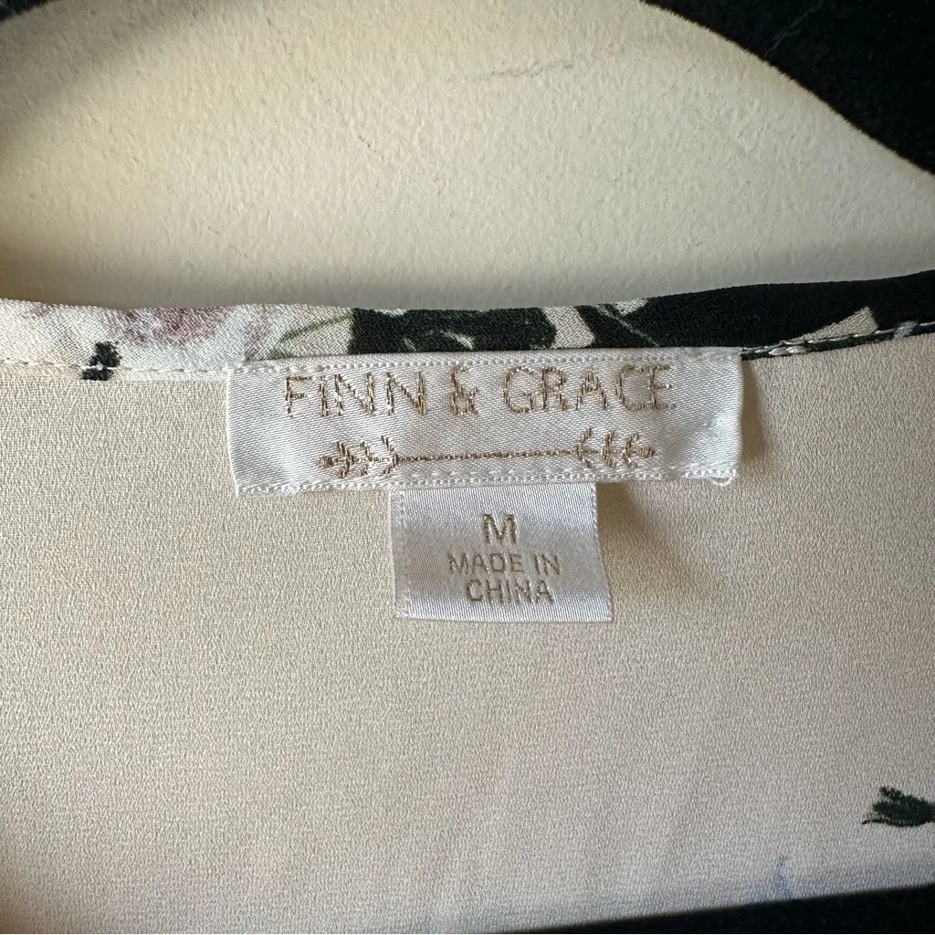 Finn & Grace Floral Print Ruffle Top V-Neck Tie Closure Bell Sleeves Classic Fit - Image 5