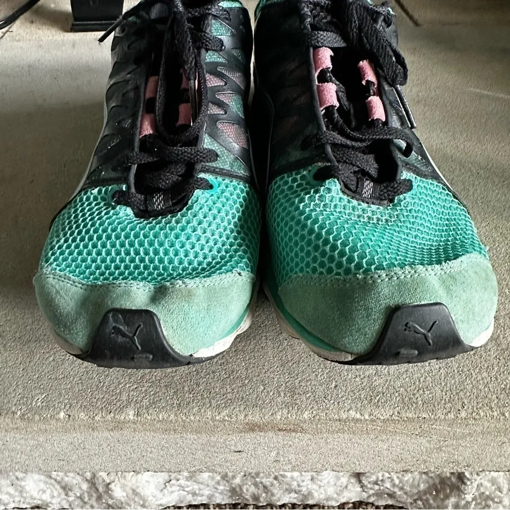 Puma women’s walking athletic shoes size 7 - Image 6