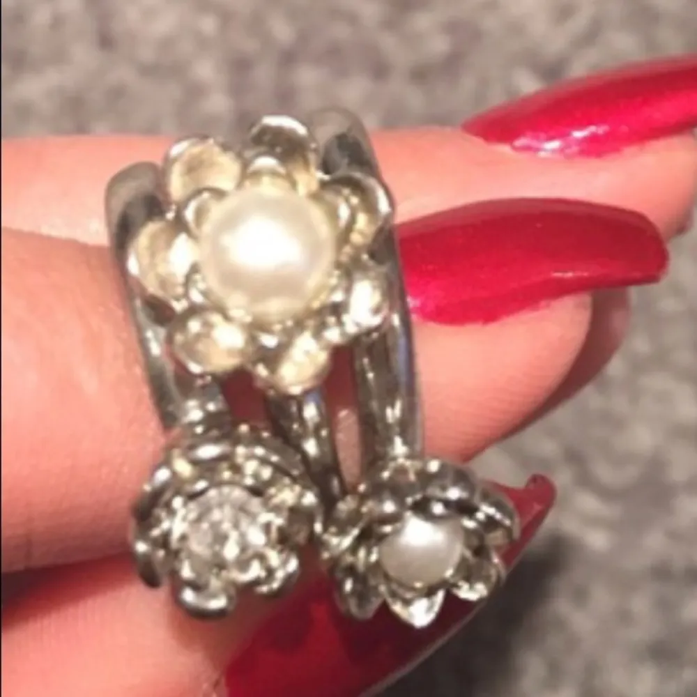 Set of 3 silver flower rings - Image 3