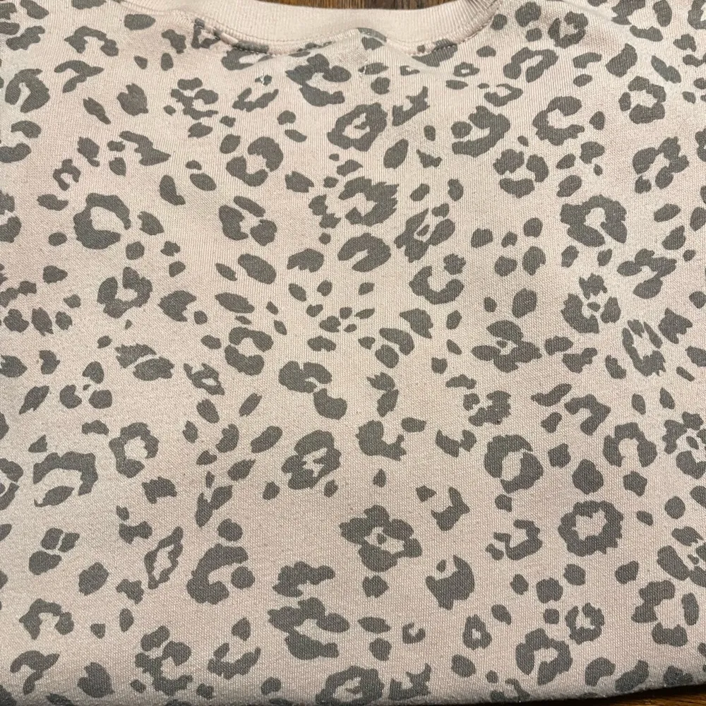 Oversized ladies sz M sweatshirt - Image 4