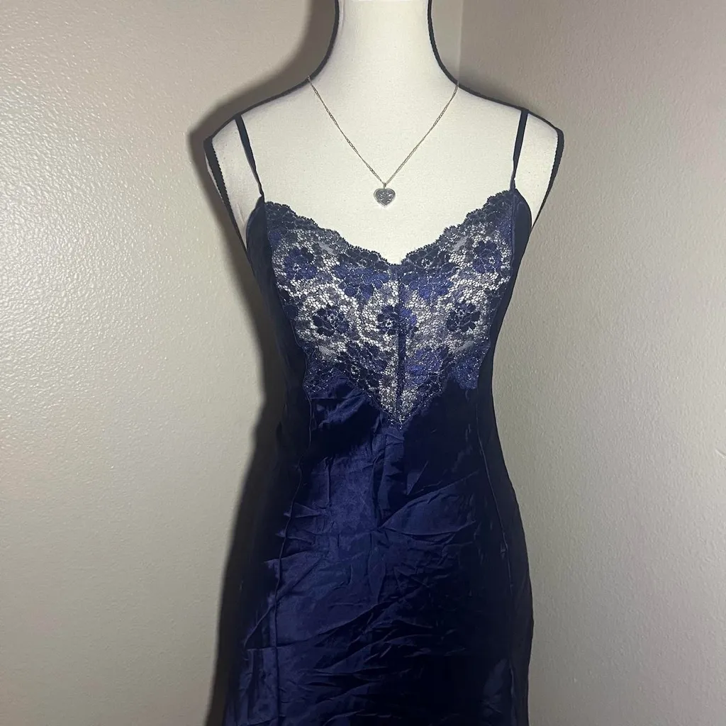 Vintage 2000s Victoria’s Secret Elegant Navy Lace Slip Dress - Image 4