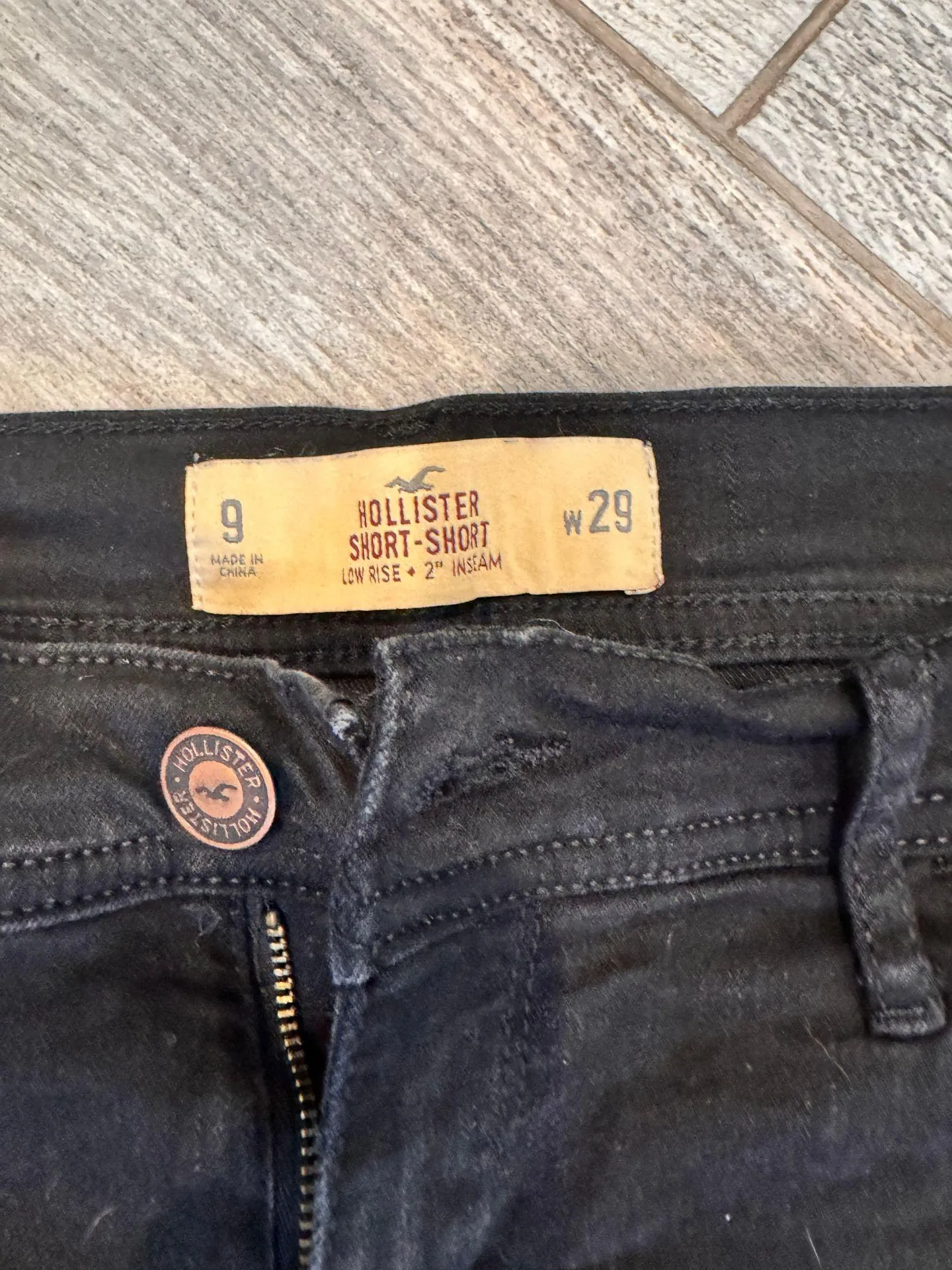 Holister Shorts Size 9 - Image 2