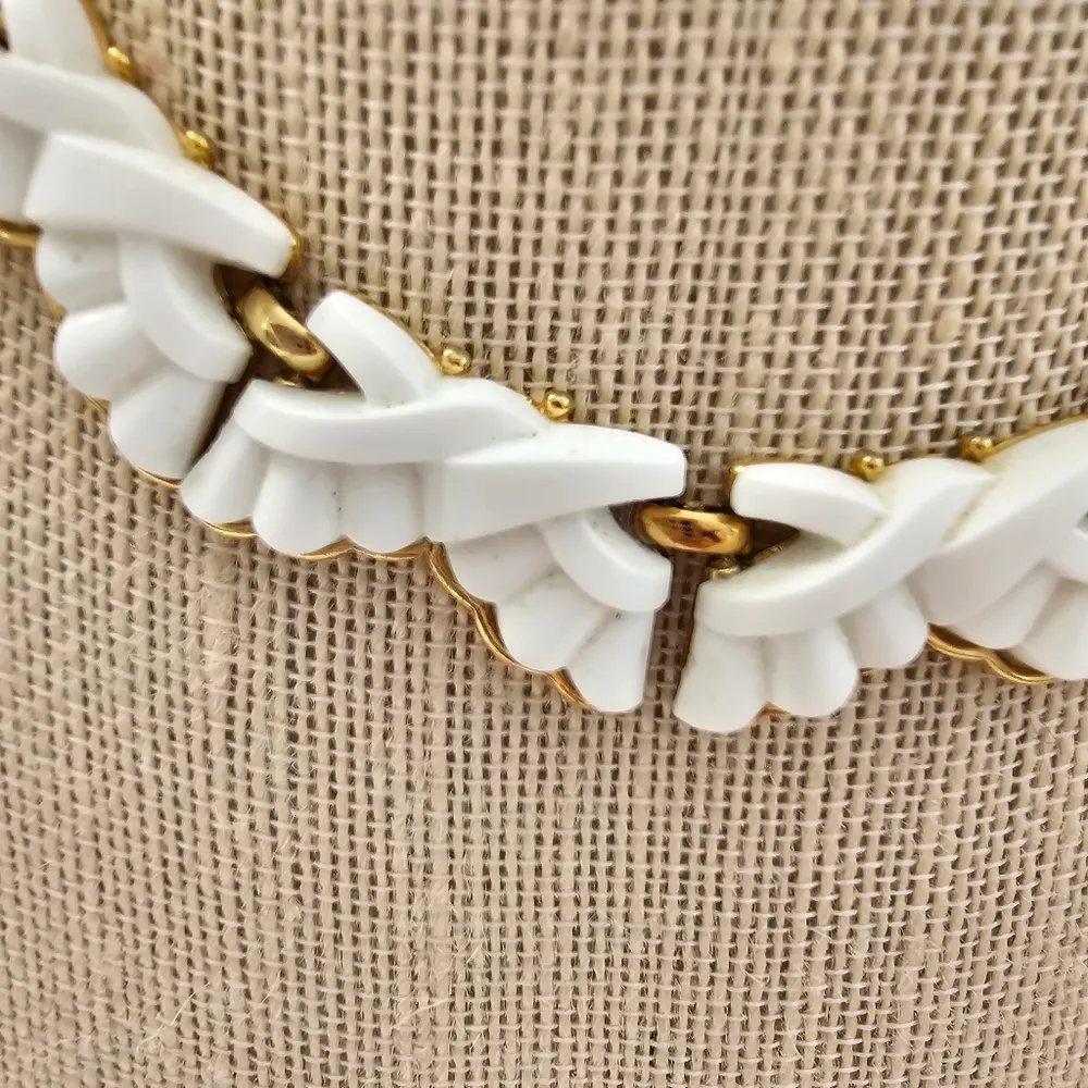 Trifari Signed Collar Necklace White Ruffled Panels Gold Tone Metal - Image 3