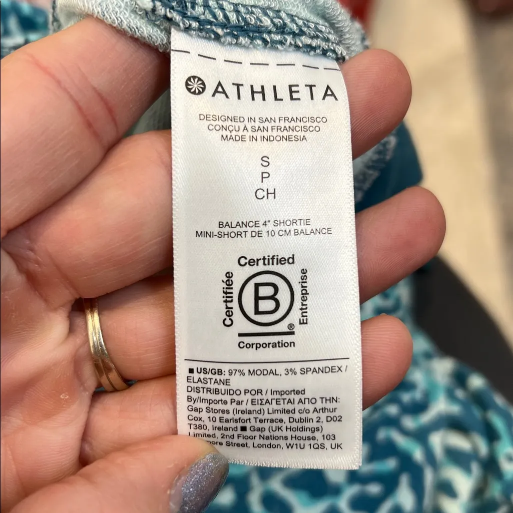 Athleta Teal and White Patterned Activewear shorts size small. - Image 11