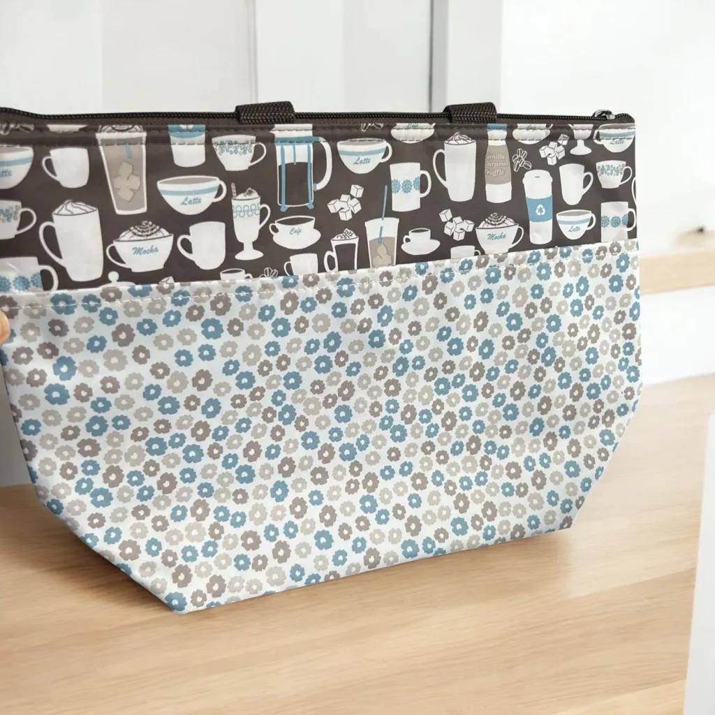 Thirty One New deadstock thermal tote lunch coffee and tea novelty print retro Blue - Image 1