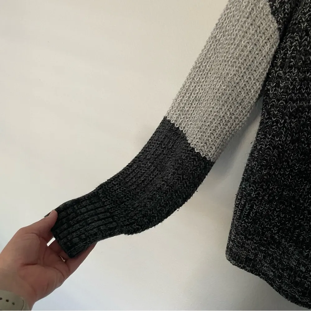 Grey Color Block Chunky Sweater Cozy Knit Size M - Image 8