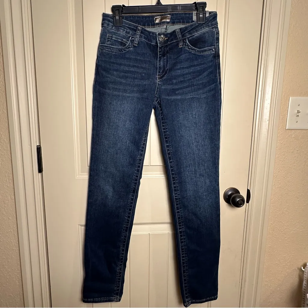 Kut From the Cloth Women's Stevie Straight Leg Medium Blue Wash Jeans Size 2 NWT - Image 5