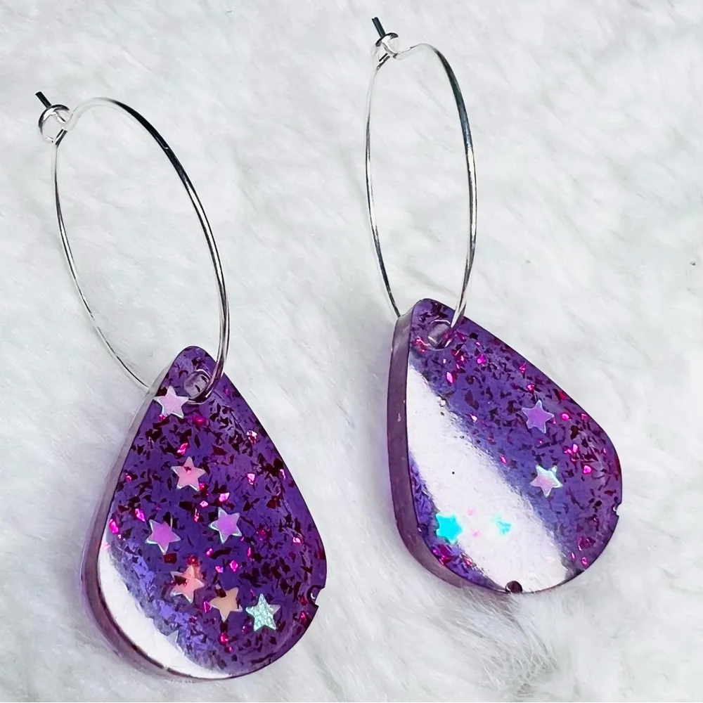 Purple Galaxy Glitter Resin Tear Drop Pendant Hoop Earrings - Image 4