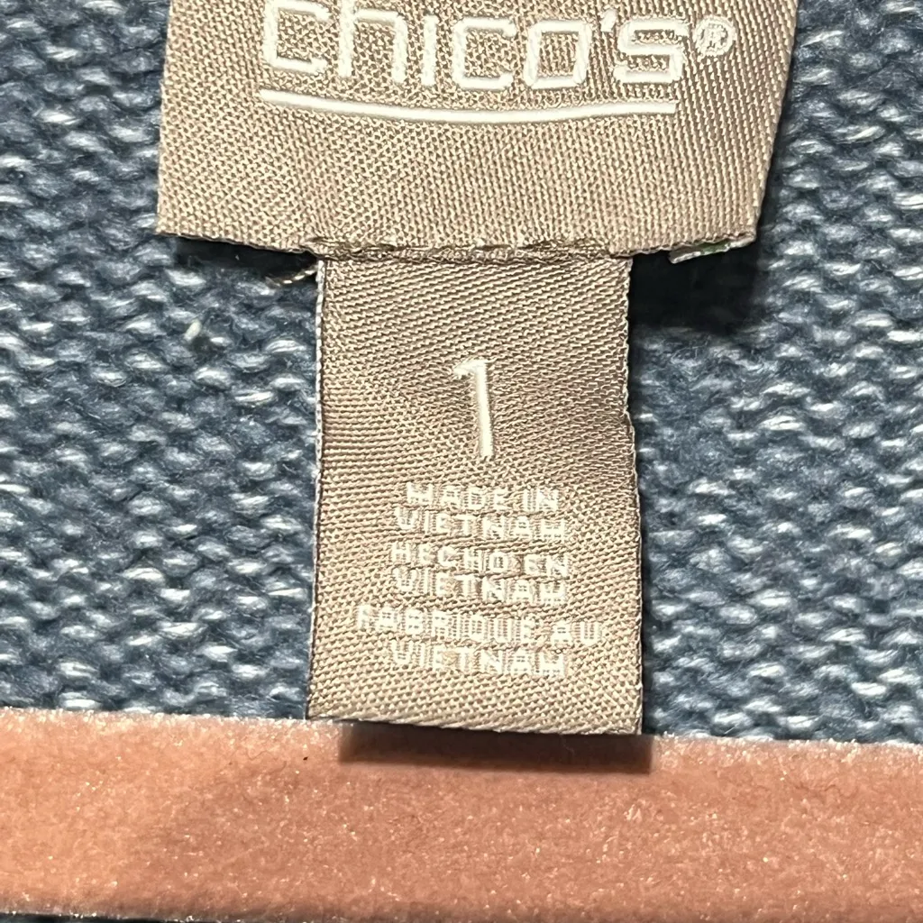 CHICO’S SIZE 1 BLUE V-NECK SWEATER WITH BRONZE/ CHAMPAGNE‎ SPARKLE THREAD - Image 3
