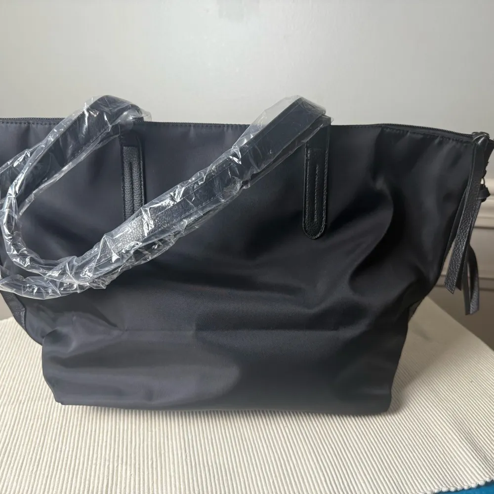 Botkier Black Tote Bag w Zipper Pockets - Image 2