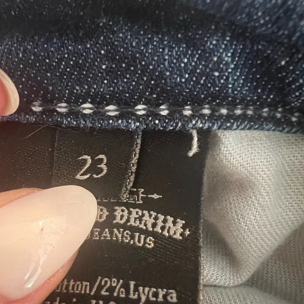 James Jeans  Distressed Stretch Jeans Excellent Condition Size 23 - Image 8